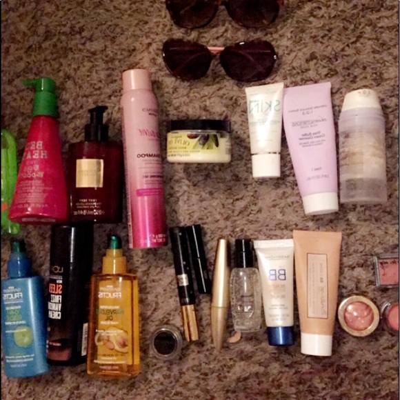Multiple make up bundles - Picture 1 of 5